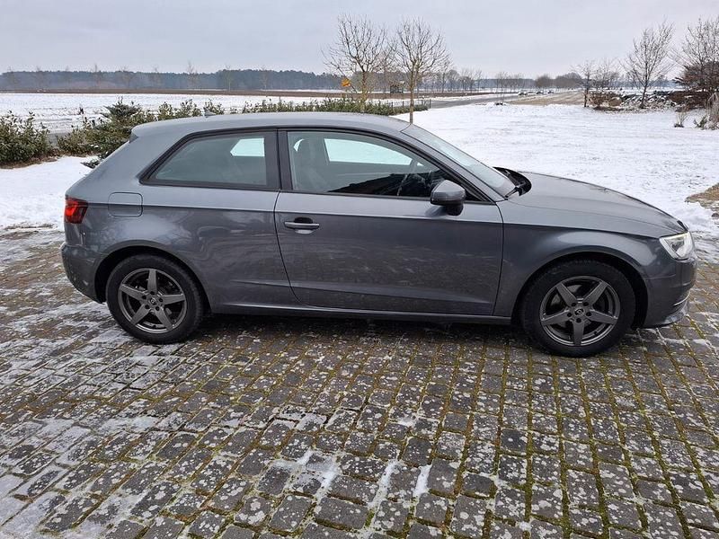 Gebraucht Audi A3 Attraction 122 PS (89 kW) 2013 Grau Limousine