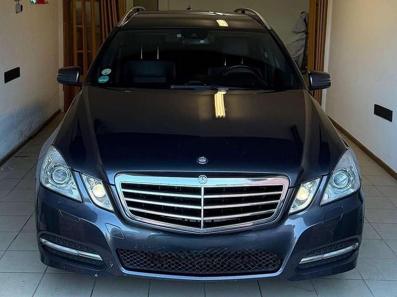 Gebraucht Mercedes E220 Avantgarde 170 PS (125 kW) 2012 Grau Kombi