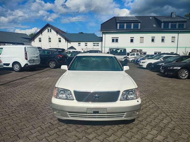 Weiß Gebraucht 1997 Toyota Celsior Limousine | 9.000 € - Bild 1/4