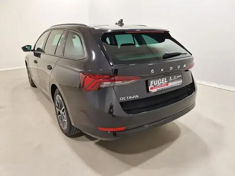 Gebraucht Skoda Octavia Clever 110 PS (80 kW) 2021 Schwarzmagic perleffekt Kombi