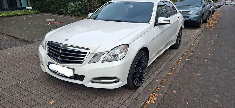 Gebraucht Mercedes E200 Avantgarde 136 PS (100 kW) 2012 Weiß Limousine