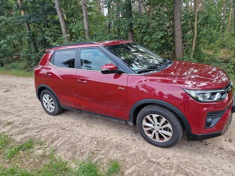 Rot Gebraucht 2019 Ssangyong Tivoli Sapphire SUV | 12.300 € (Guter Preis) - Bild 1/4