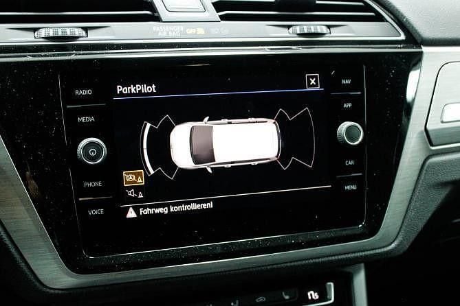 Neu VW Touran Comfortline 150 PS (110 kW) 2026 Grau Van / Kleinbus