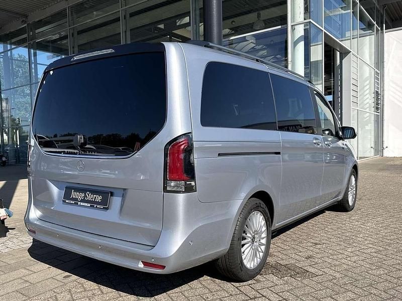Gebraucht Mercedes V220 Style 163 PS (119 kW) 2024 Hightechsilber metallic Van / Kleinbus