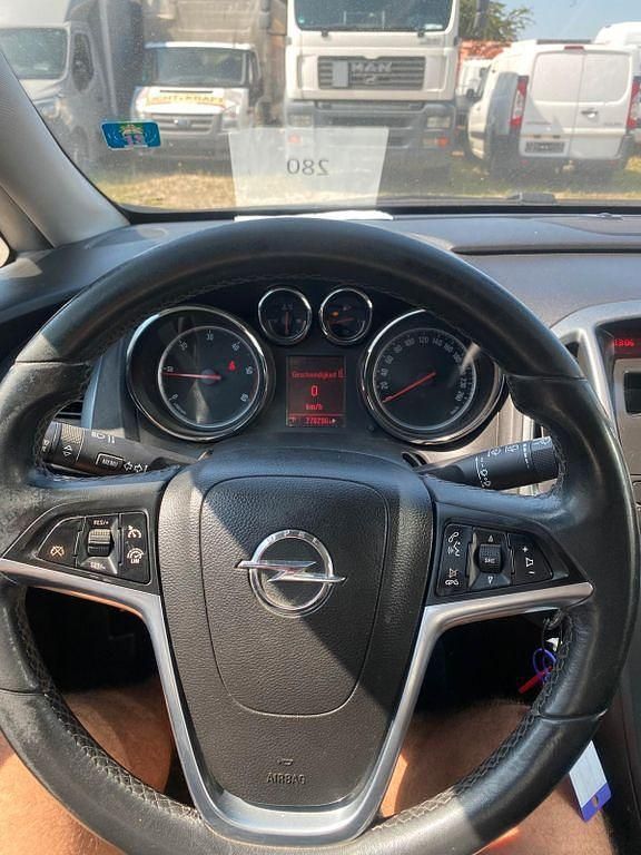 Gebraucht Opel Astra Edition 165 PS (121 kW) 2013 Silber Kombi