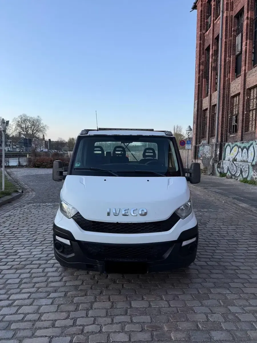 Second-hand Iveco Daily 145 CP (106 kW) 2015 Alb Berlinǎ