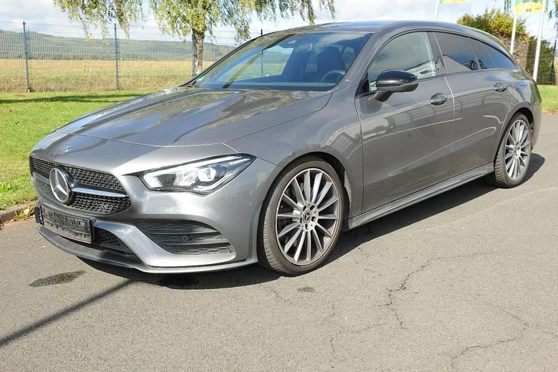 Grau Gebraucht 2019 Mercedes CLA220 Shooting Brake AMG line Kombi | 24.500 € (Fairer Preis) - Bild 1/4