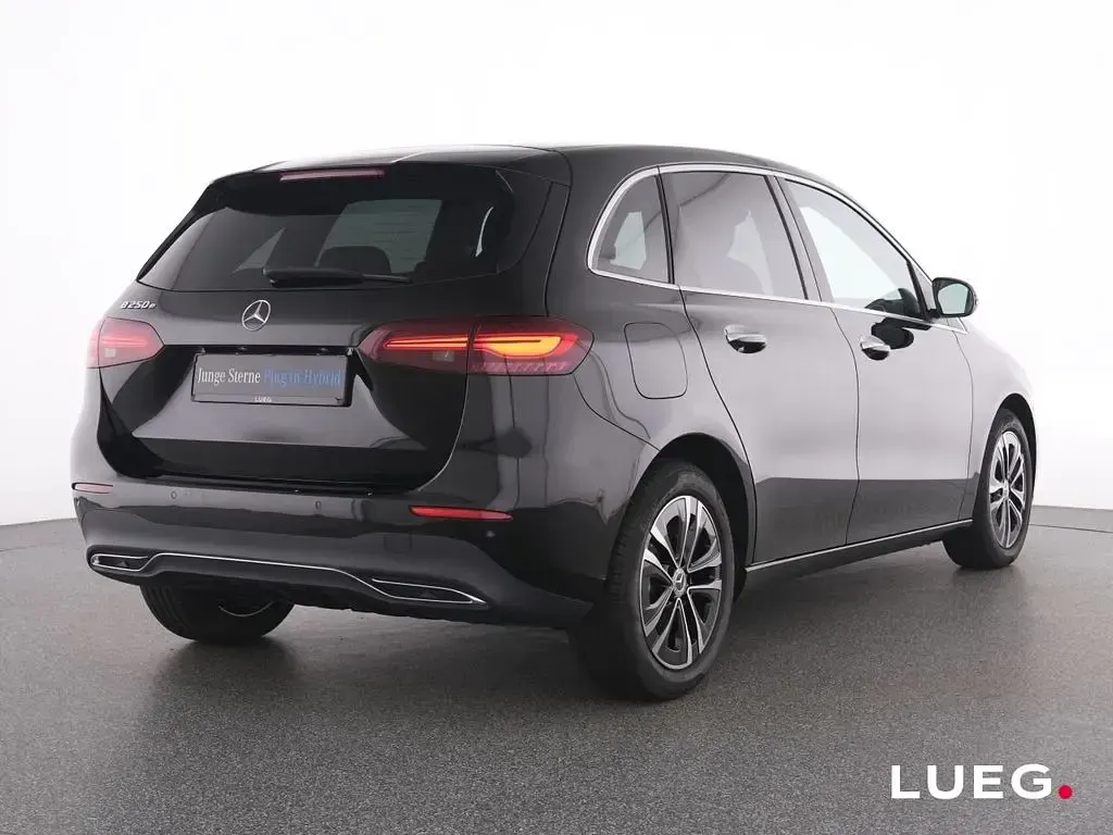 Gebraucht Mercedes E250 Progressive 163 PS (119 kW) 2023 Schwarz Limousine