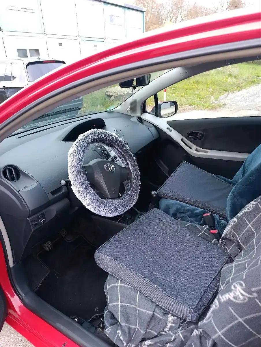 Gebraucht Toyota Yaris 69 PS (50 kW) 2008 Rot Kleinwagen