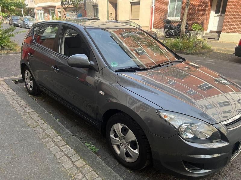 Gebraucht Hyundai i30 Classic 109 PS (80 kW) 2009 Grau Limousine