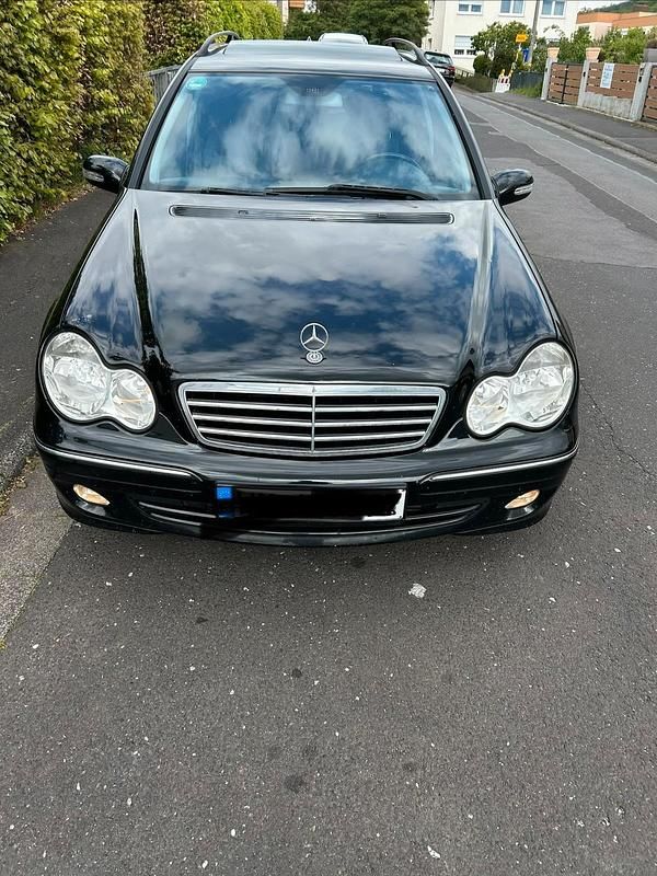 Gebraucht Mercedes C180 143 PS (105 kW) 2004 Schwarz Kombi