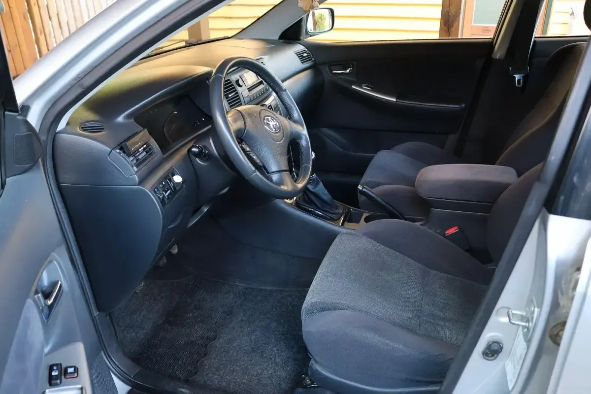 Occasion Toyota Corolla Sol 110 ch (80 kW) 2002 Argent Berline