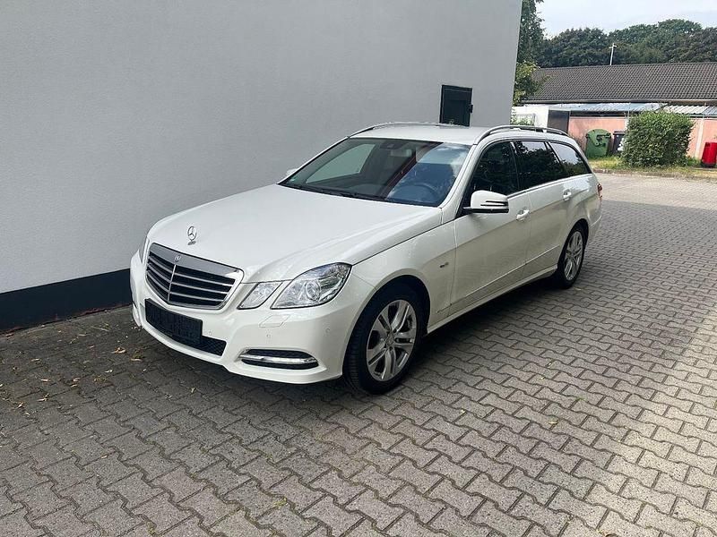 Gebraucht Mercedes E300 Avantgarde 252 PS (185 kW) 2012 Weiß Kombi