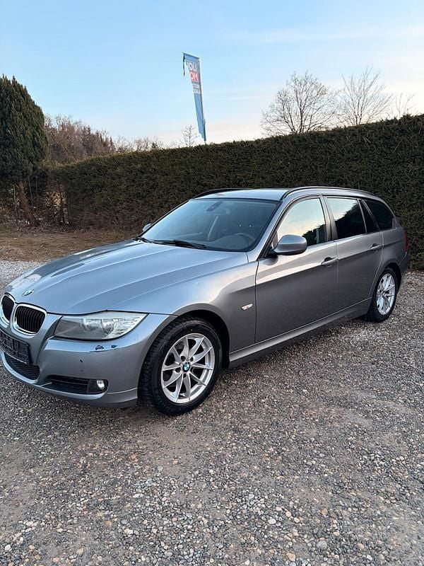 Gebraucht BMW 318 143 PS (105 kW) 2011 Grau Kombi