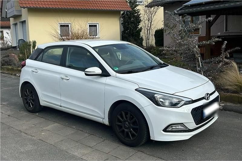 Gebraucht Hyundai i20 84 PS (61 kW) 2016 Weiß Kleinwagen