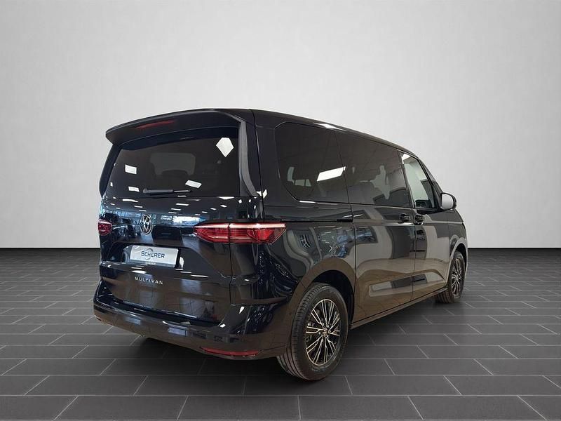 Gebraucht VW Multivan Life 150 PS (110 kW) 2026 Deep black perleffekt (metallic) Van