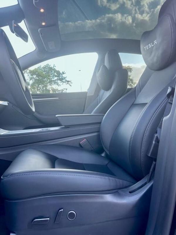 Weiß Gebraucht 2022 Tesla Model Y SUV | 29.999 € (Superpreis) - Bild 1/4