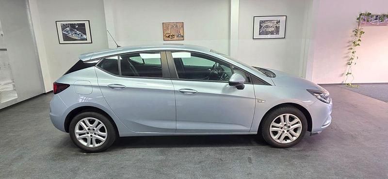 Blau Gebraucht 2016 Opel Astra Edition Limousine | 7.490 € (Guter Preis) - Bild 1/4