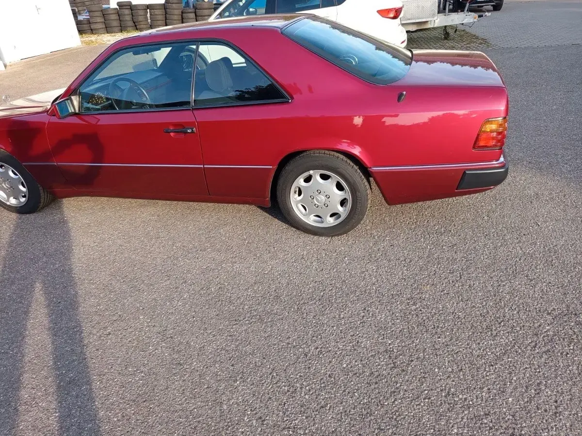 Gebraucht Mercedes 230 132 PS (97 kW) 1992 Rot Coupé
