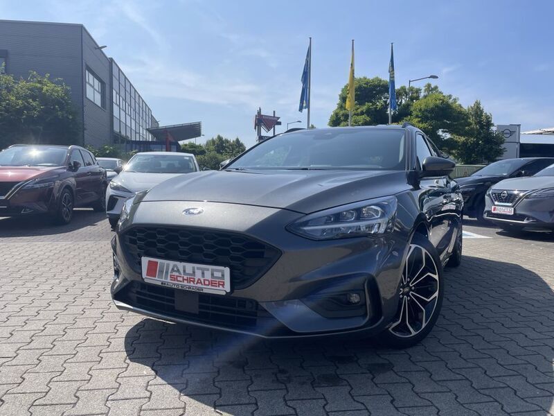 Grau Gebraucht 2020 Ford Focus ST-Line X Limousine | 18.980 € (Fairer Preis) - Bild 1/4