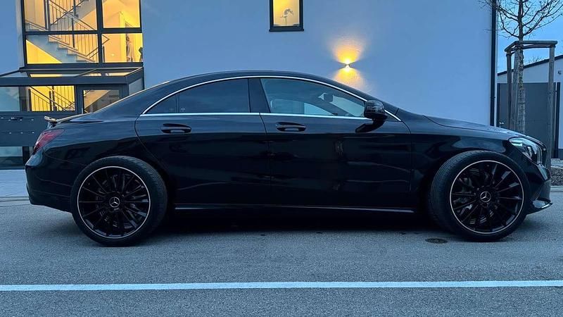 Gebraucht Mercedes CLA180 122 PS (89 kW) 2018 Schwarz Limousine