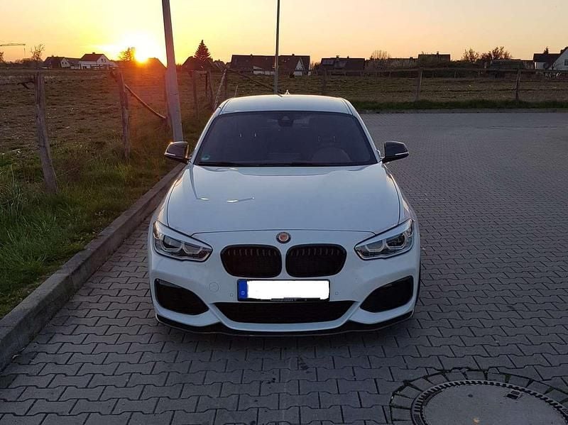 Weiß Gebraucht 2016 BMW M135 Kleinwagen | 32.500 € (Teuer) - Bild 1/4