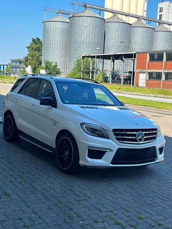 Weiß Gebraucht 2014 Mercedes ML63 AMG AMG SUV | 26.900 € (Superpreis) - Bild 1/4