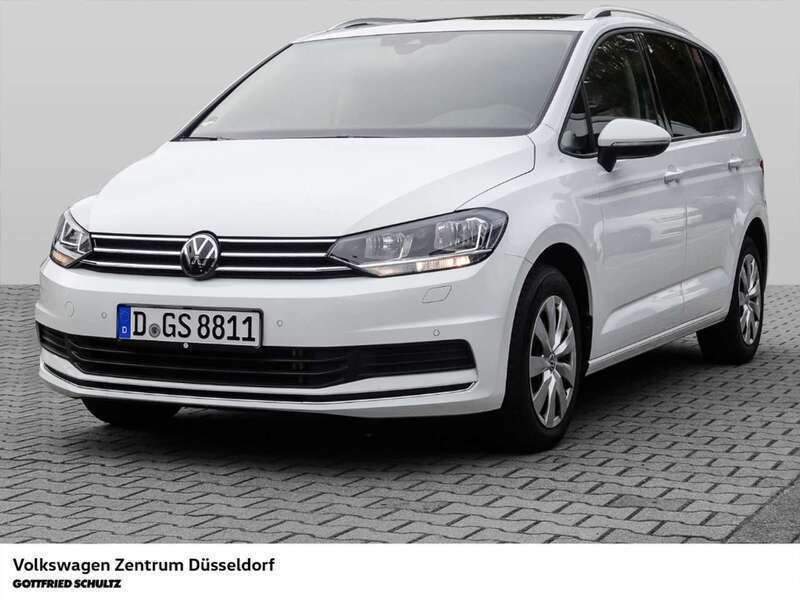 Weiß Gebraucht 2024 VW Touran Move Van / Kleinbus | 41.480 € (Teuer) - Bild 1/4