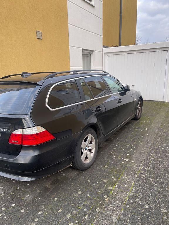 Gebraucht BMW 525 Lifestyle 197 PS (144 kW) 2010 Schwarz Kombi