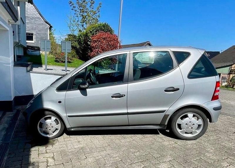 Silber Gebraucht 2003 Mercedes A160 Classic Van / Kleinbus | 1.900 € (Etwas zu teuer) - Bild 1/4