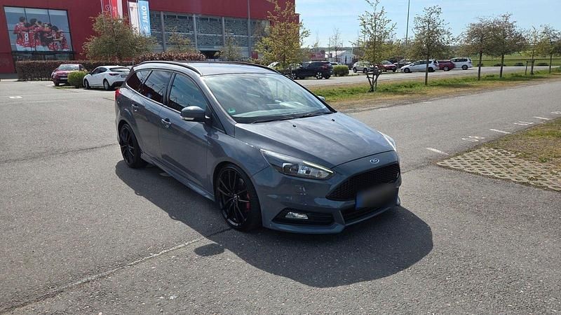 Gebraucht Ford Focus ST 185 PS (136 kW) 2015 Grau Kombi