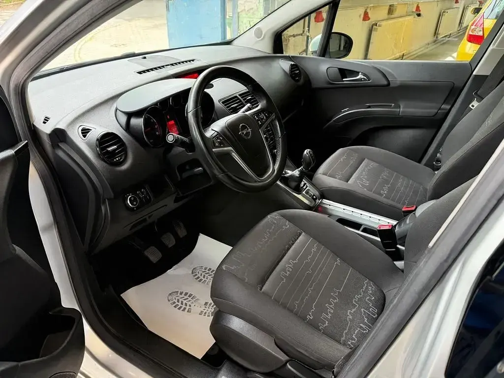 Gebraucht Opel Meriva Design Edition 101 PS (74 kW) 2011 Silber Van / Kleinbus