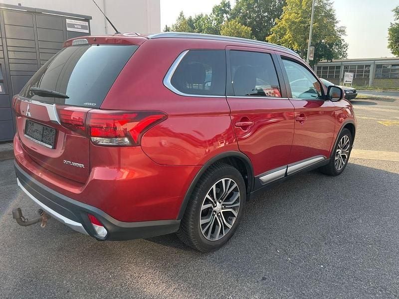 Gebraucht Mitsubishi Outlander Plus 150 PS (110 kW) 2015 Rot SUV