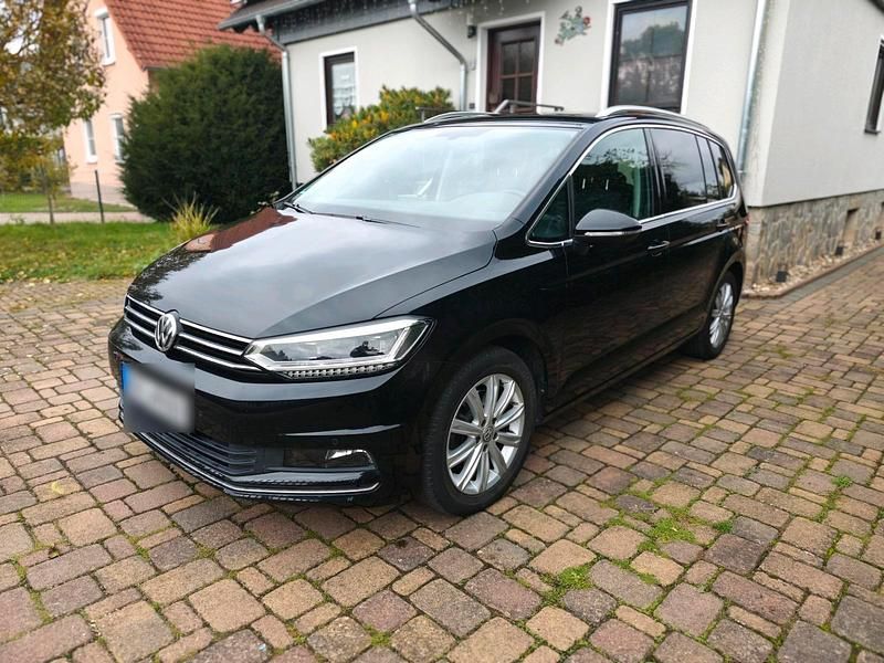 Schwarz Gebraucht 2017 VW Touran Highline Van / Kleinbus | 17.500 € (Superpreis) - Bild 1/4