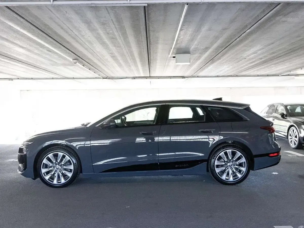 Second-hand Audi A6 e-tron Ambiente 210 kW (286 CP) 2025 Gri Break