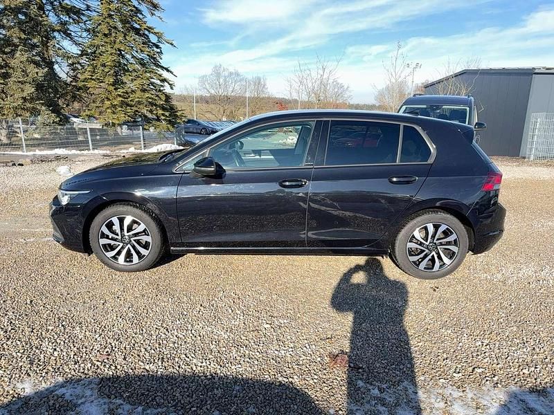 Gebraucht VW Golf VIII Active 150 PS (110 kW) 2022 Deep black perleffekt Limousine