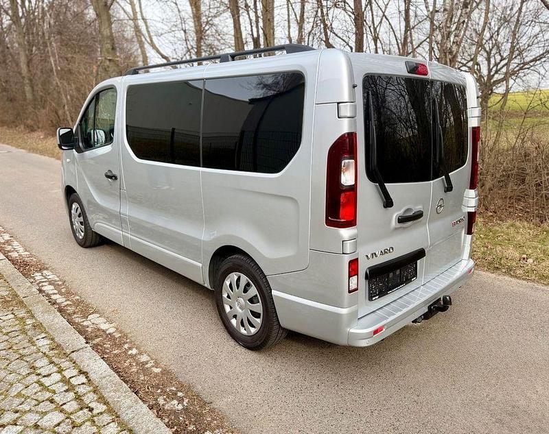 Gebraucht Opel Vivaro 145 PS (106 kW) 2016 Silber Van / Kleinbus