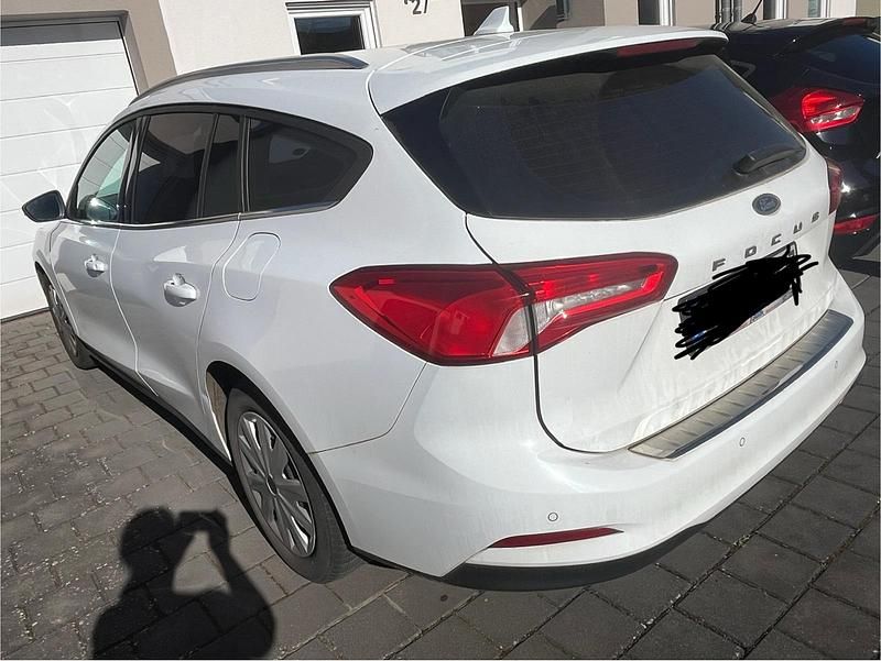 Gebraucht Ford Focus Cool & Connect 125 PS (91 kW) 2019 Weiß Kombi