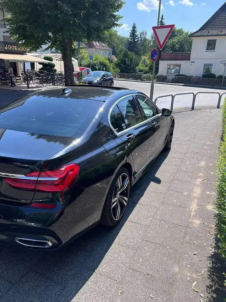 Gebraucht BMW 750 400 PS (294 kW) 2016 Limousine