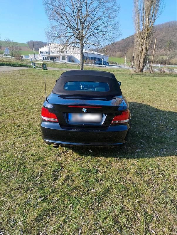 Gebraucht BMW 318 Cabriolet 143 PS (105 kW) 2011 Schwarz Cabrio