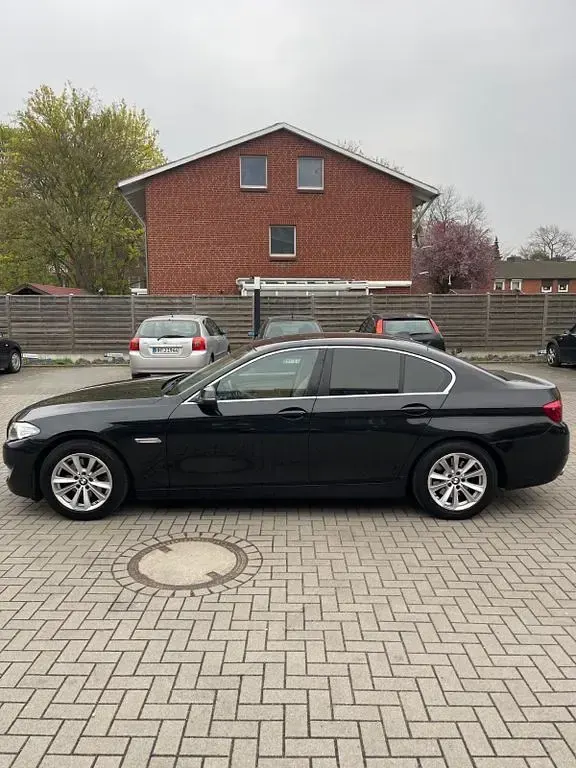 Gebraucht BMW 518 Sport Line 190 PS (139 kW) 2015 Schwarz Limousine