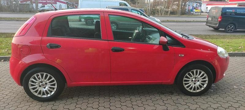 Rot Gebraucht 2009 Fiat Punto Kleinwagen | 1.800 € - Bild 1/4
