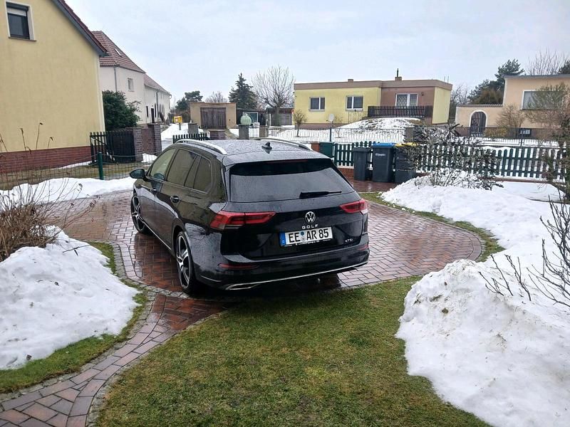 Schwarz Gebraucht 2023 VW Golf VIII Kombi | 22.500 € (Guter Preis) - Bild 1/4