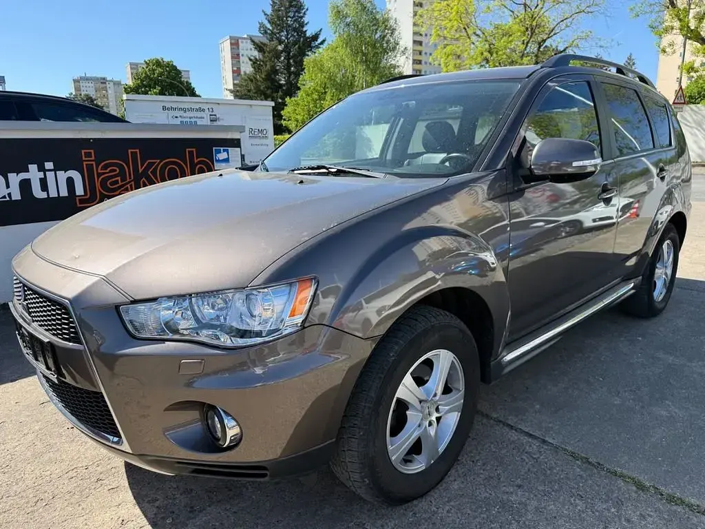 Gebraucht Mitsubishi Outlander Invite 156 PS (114 kW) 2010 Grau SUV