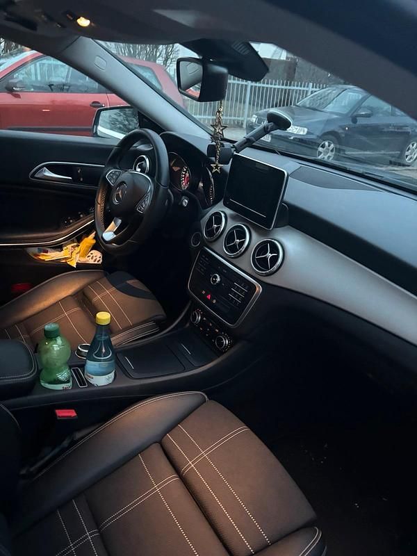 Gebraucht Mercedes CLA220 177 PS (130 kW) 2017 Schwarz Limousine