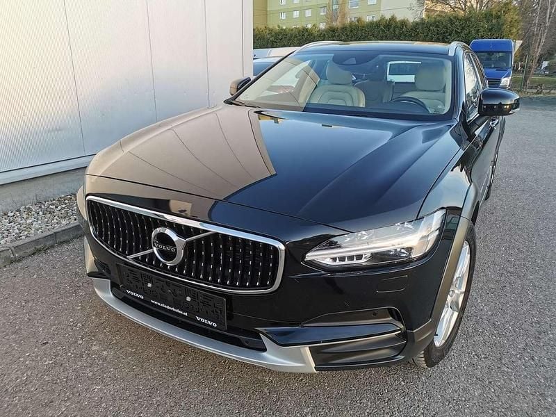 Gebraucht Volvo V90 CC 190 PS (139 kW) 2019 Black solid "stone" / solid Kombi