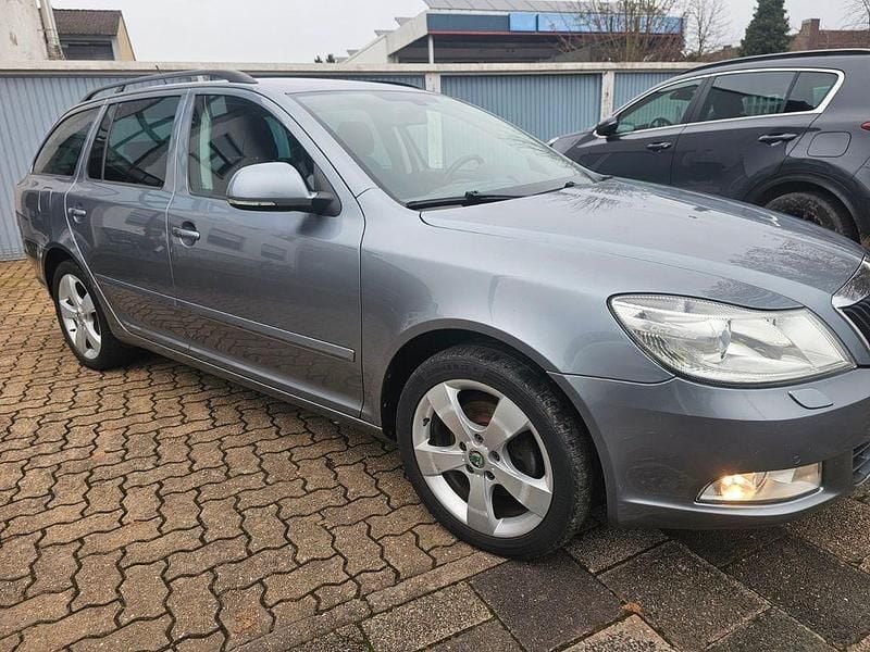Gebraucht Skoda Octavia Ambition 140 PS (102 kW) 2013 Grau Kombi
