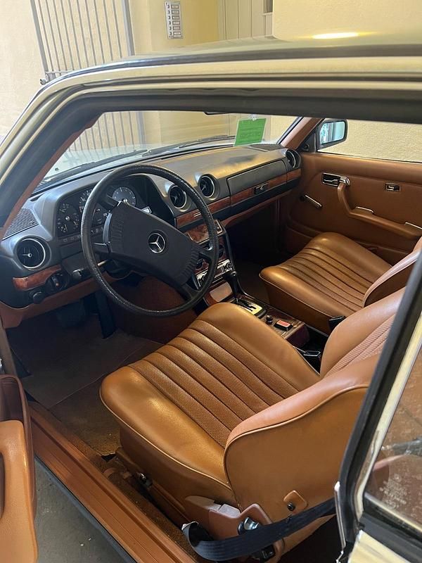 Gebraucht Mercedes C230 109 PS (80 kW) 1978 Grün Coupé