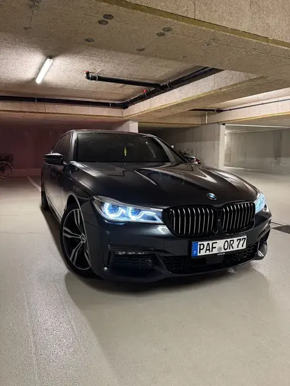 Gebraucht BMW 740 Sport Line 320 PS (235 kW) 2017 Grau Limousine