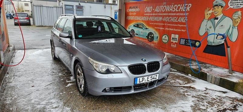 Grau Gebraucht 2006 BMW 520 Sport Line Kombi | 2.999 € (Fairer Preis) - Bild 1/4